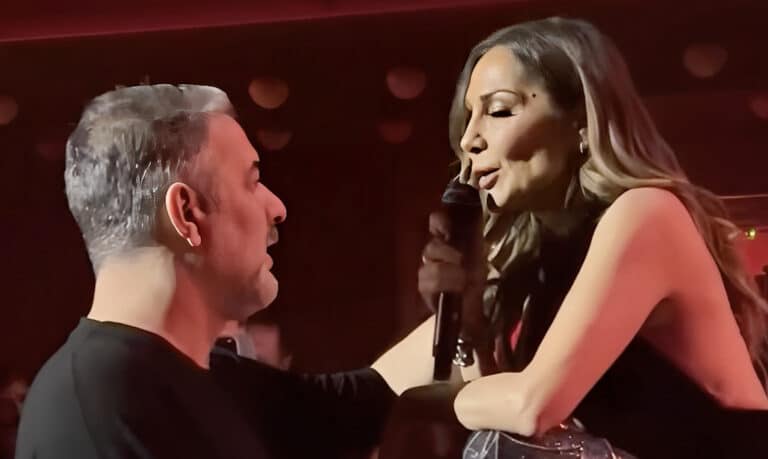 Έλιωσε όλο το Κέντρο Αθηνών: Ο Μπισμπίκης έδωσε το πιο ρουφηχτό φιλί στην Βανδή μπροστά σε όλους