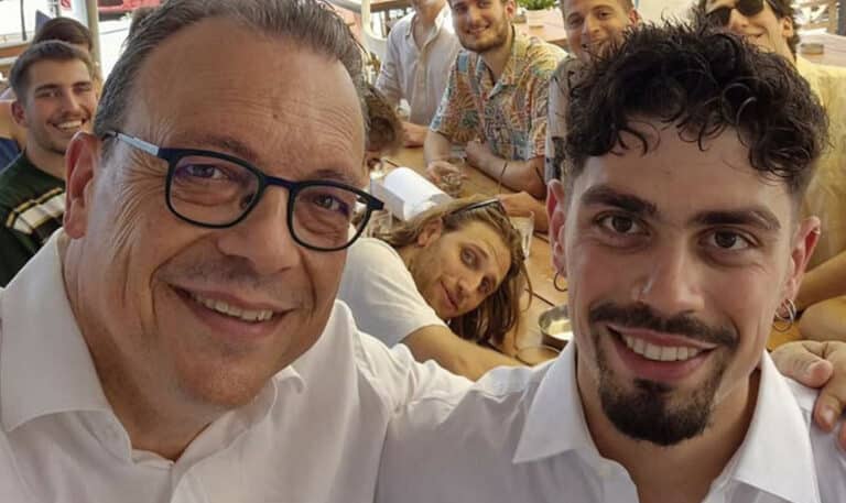 Σωκράτης Φάμελλος: Ο γιος του πήρε υποτροφία σε πανεπιστήμιο των ΗΠΑ – «Περήφανη η μητέρα σου από εκεί ψηλά»