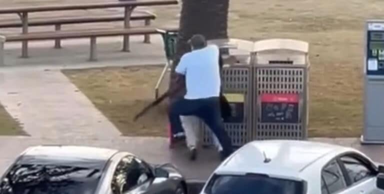 Μακελείο στην Αυστραλία: Πολίτης-ήρωας αρπάζει τρομοκράτη που ήταν έτοιμος να εκτελέσει αθώους ανθρώπους