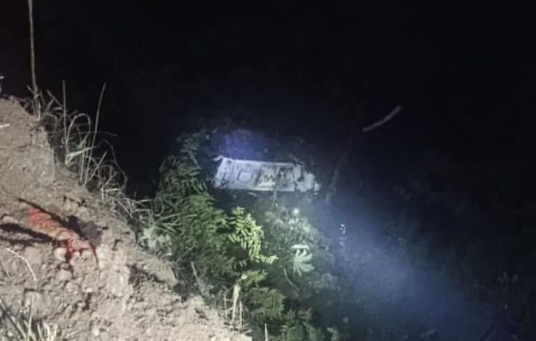 Τραγικό δυστύχημα με 16 μαθητές νεκρούς – Λεωφορείο έπεσε σε χαράδρα