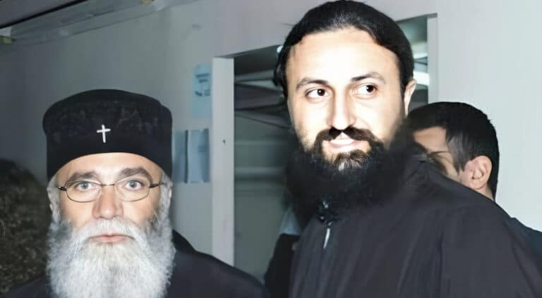 Απίστευτη μεταμόρφωση: Πέταξε τα ράσα, ξυρίστηκε και άλλαξε λουκ! Δείτε πώς είναι σήμερα ο Πάτερ Παντελεήμων