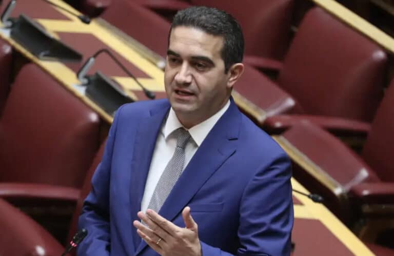 Συνελήφθη χωρίς δίπλωμα τα ξημερώματα ο 16χρονος γιος του βουλευτή του ΠΑΣΟΚ, Μιχάλη Κατρίνη