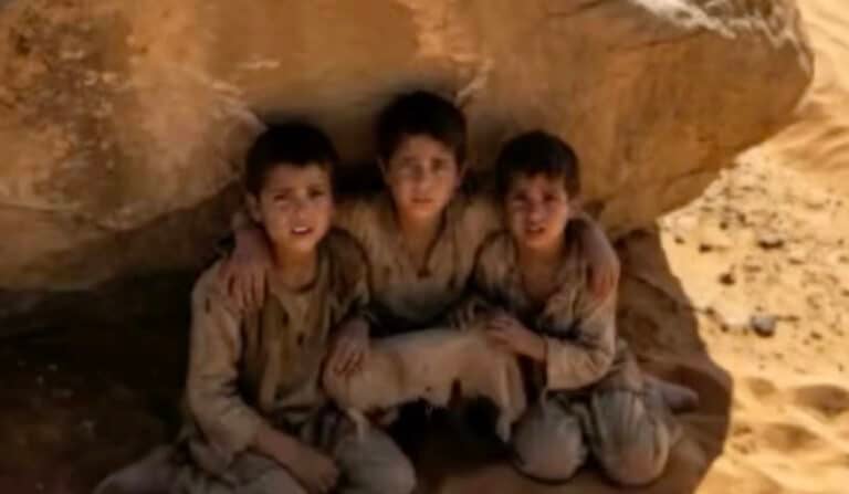 Το λευκό άλογο τα είδε όλα — την προδοσία ενός ισχυρού πατέρα