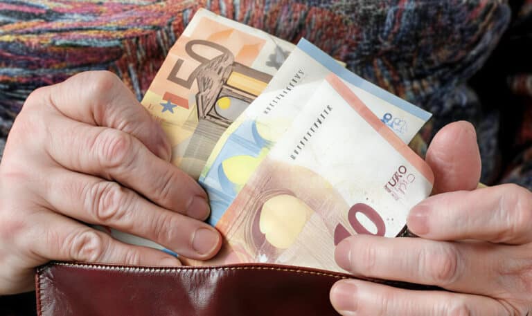 Είναι επίσημο, μόλις ανακοινώθηκε: Τρισευτυχισμένοι όλοι οι Έλληνες Συνταξιούχοι μετά από αυτό που έγινε