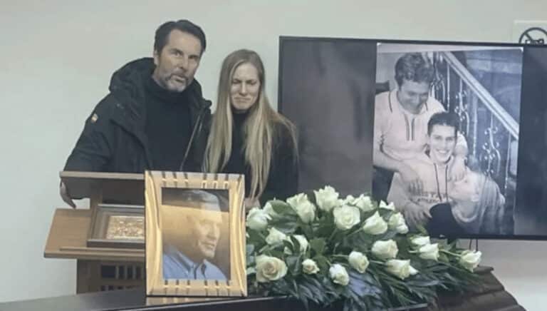 Έτσι αποχαιρέτησαν τον Αλμπέρτο Εσκενάζυ συγγενείς και φίλοι στο αποτεφρωτήριο Ριτσώνας