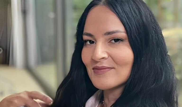 Ζενεβιέβ Μαζαρί: Αυτή είναι η μελαχρινή κούκλα κόρη της – Στο βίντεο χορεύουν Άντζυ Σαμίου