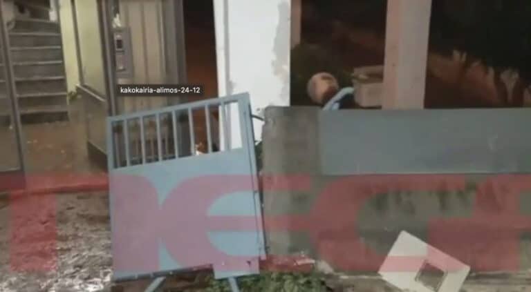 Κακοκαιρία στον Άλιμο: Η καταιγίδα διέλυσε πρόσοψη πολυκατοικίας – Άνδρας γλίτωσε ανεβαίνοντας στον «ουρανό» αυτοκινήτου