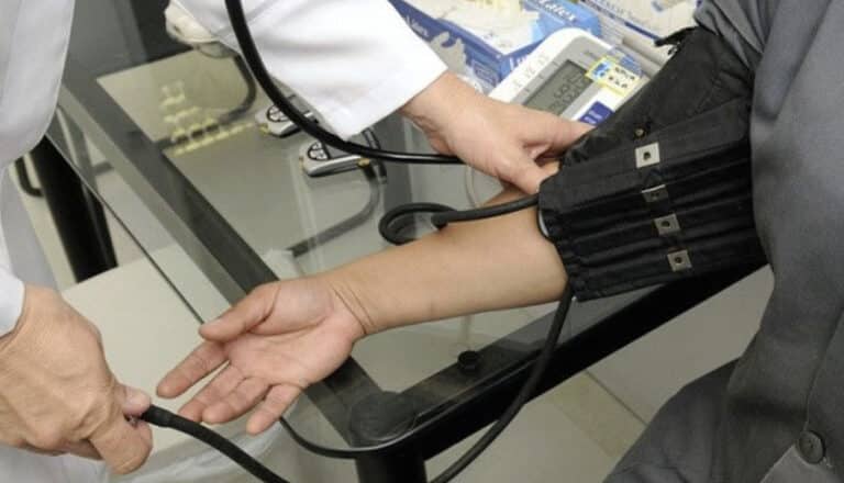 Είστε άνω των 60; Οι απαραίτητες εξετάσεις που πρέπει να κάνετε – Τι συνιστούν οι ειδικοί