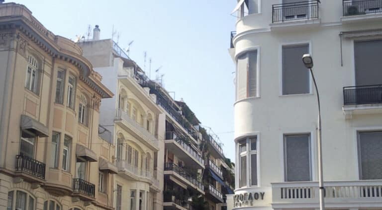 Φρίκη στο Κολωνάκι – Γιος σκότωσε την ίδια του τη μητέρα