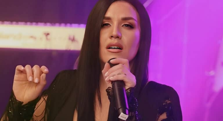 Η Ιουλία Καλλιμάνη έδωσε εξηγήσεις για το νέο περιστατικό με τα «γαλλικά»: «Θα ήθελα να εκφράσω την ενόχλησή μου»