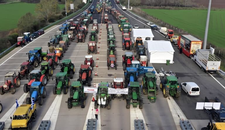 Επιστρέφουν στα μπλόκα οι αγρότες: Έκλεισαν στις 12 τα Μάλγαρα προς Αθήν