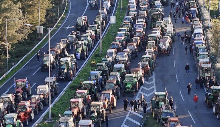 Οι αγρότες κλείνουν επ’αόριστον την Εθνική Αντιρρίου – Ιωαννίνων