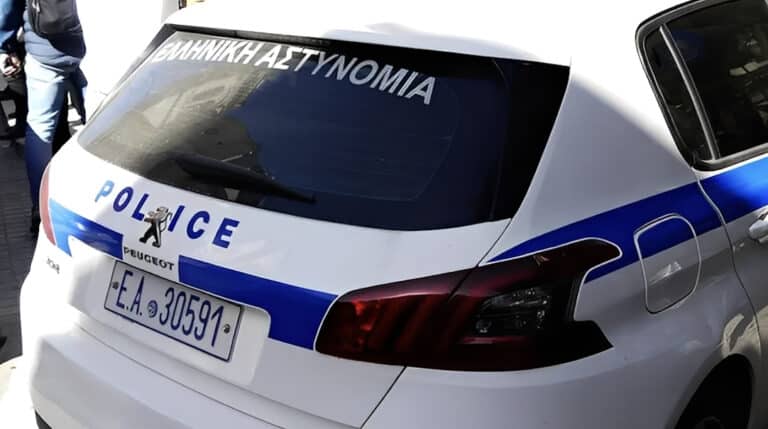 Άγιος Δημήτριος: Άνδρας προσποιήθηκε τον αστυνομικό και λήστεψε Πακιστανό σε στάση λεωφορείου