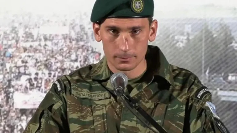 Στρατιώτης καταγγέλλει αποπομπή επειδή μίλησε σε συγκέντρωση