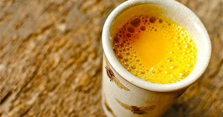 Χρυσό γάλα: Το ρόφημα που θα σας βοηθήσει να κοιμηθείτε «σαν πουλάκι» 2 to xryso gala me kourkouma pou exei 1000 syn 1 ofeli to soma sou tha se evgnomonei.col 12