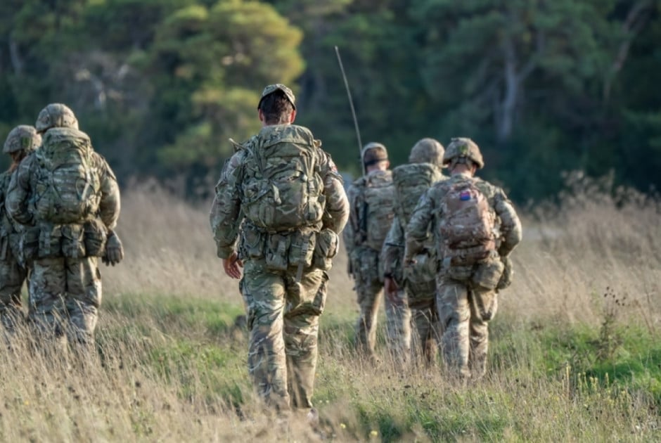 Aρχηγός των Ενόπλων Δυνάμεων Βρετανίας: «Οι γιοι και οι κόρες μας να ετοιμαστούν να πολεμήσουν» 4 vretania