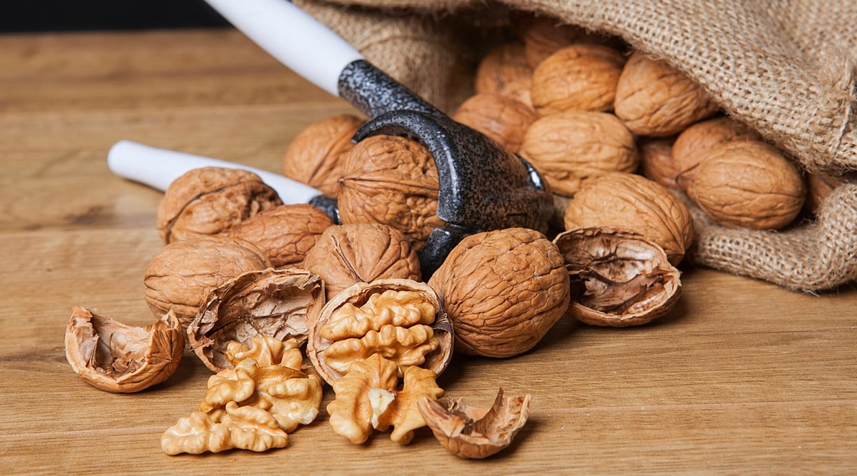 walnuts istock 1058321136