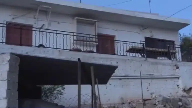 Οικογενειακή τραγωδία στο Κερατσίνι: Ηλικιωμένοι πέθαναν πλάι – πλάι στο μπαλκόνι, είχαν χάσει και τον γιο τους
