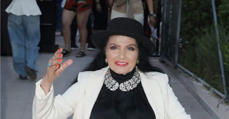 Η Ζωζώ Σαπουντζάκη πήρε εξιτήριο από το νοσοκομείο