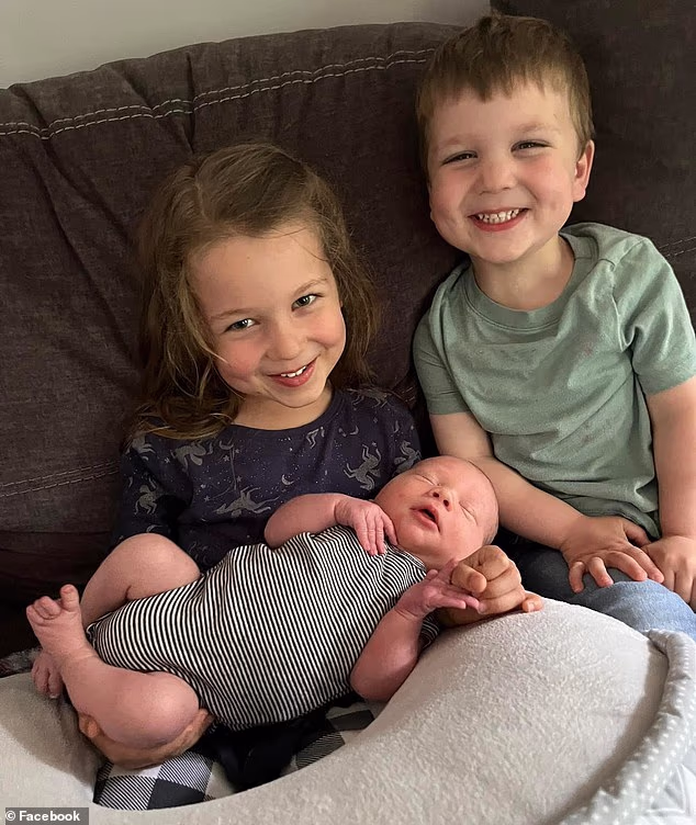 94189929 15488495 lindsay s children cora 5 dawson 3 and callan eight months who w a 27 1769115690709