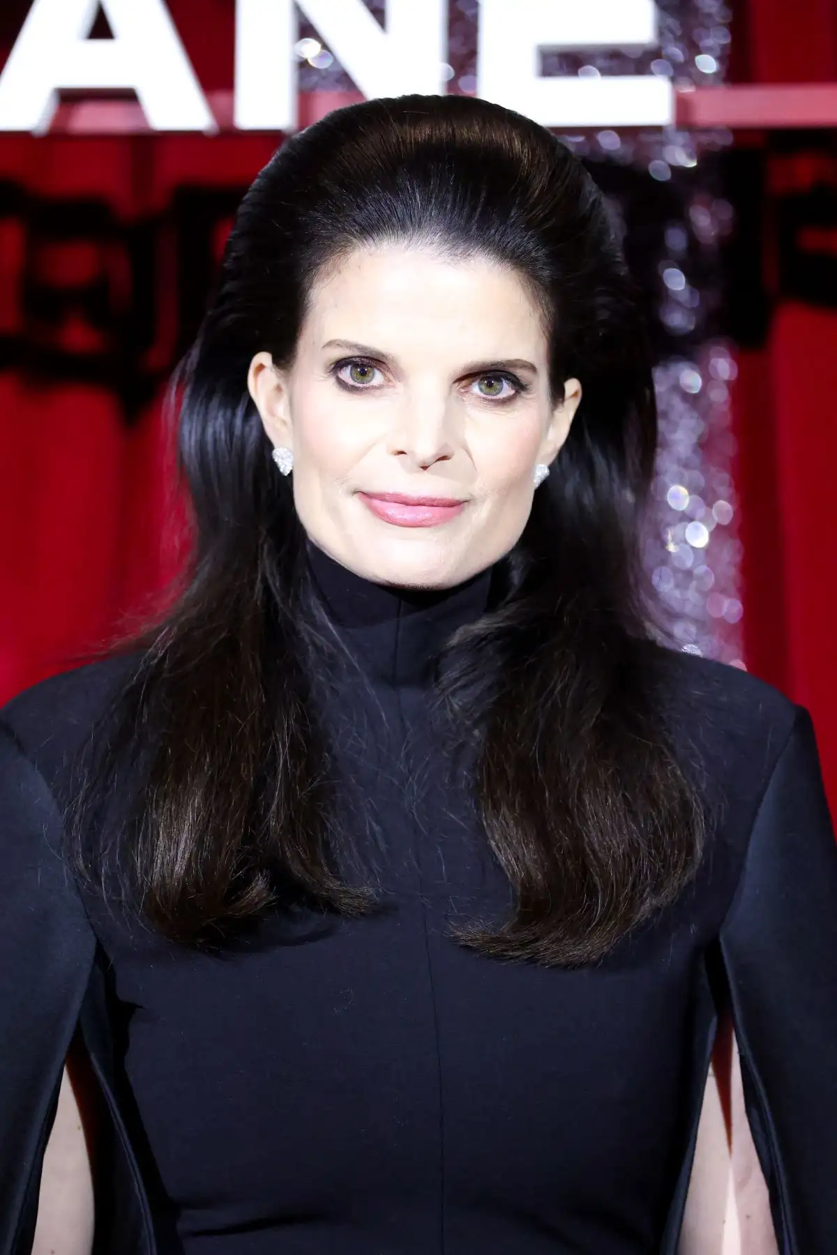 Αγνώριστη η Αθηνά Ωνάση με τεpάστια μακριά χέρια - Που εμφανίστηκε 2 athinaonassis2