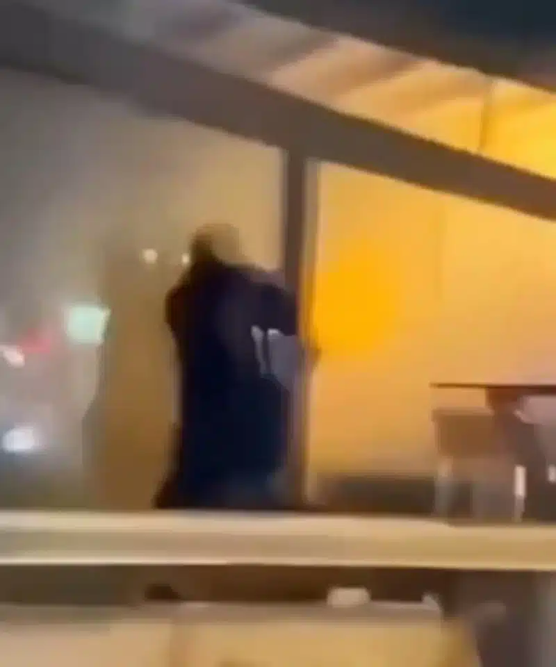 crans montana bar andras prospathei na anoixi porta.jpg