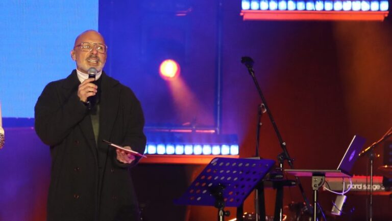 Νίκος Μουτσινάς: Η αποκάλυψη για τη νέα του καριέρα μετά το αιφνίδιο τέλος της εκπομπής του στον ALPHA