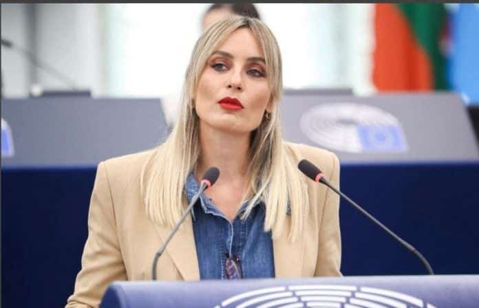 eleonora meleti 696x448 1