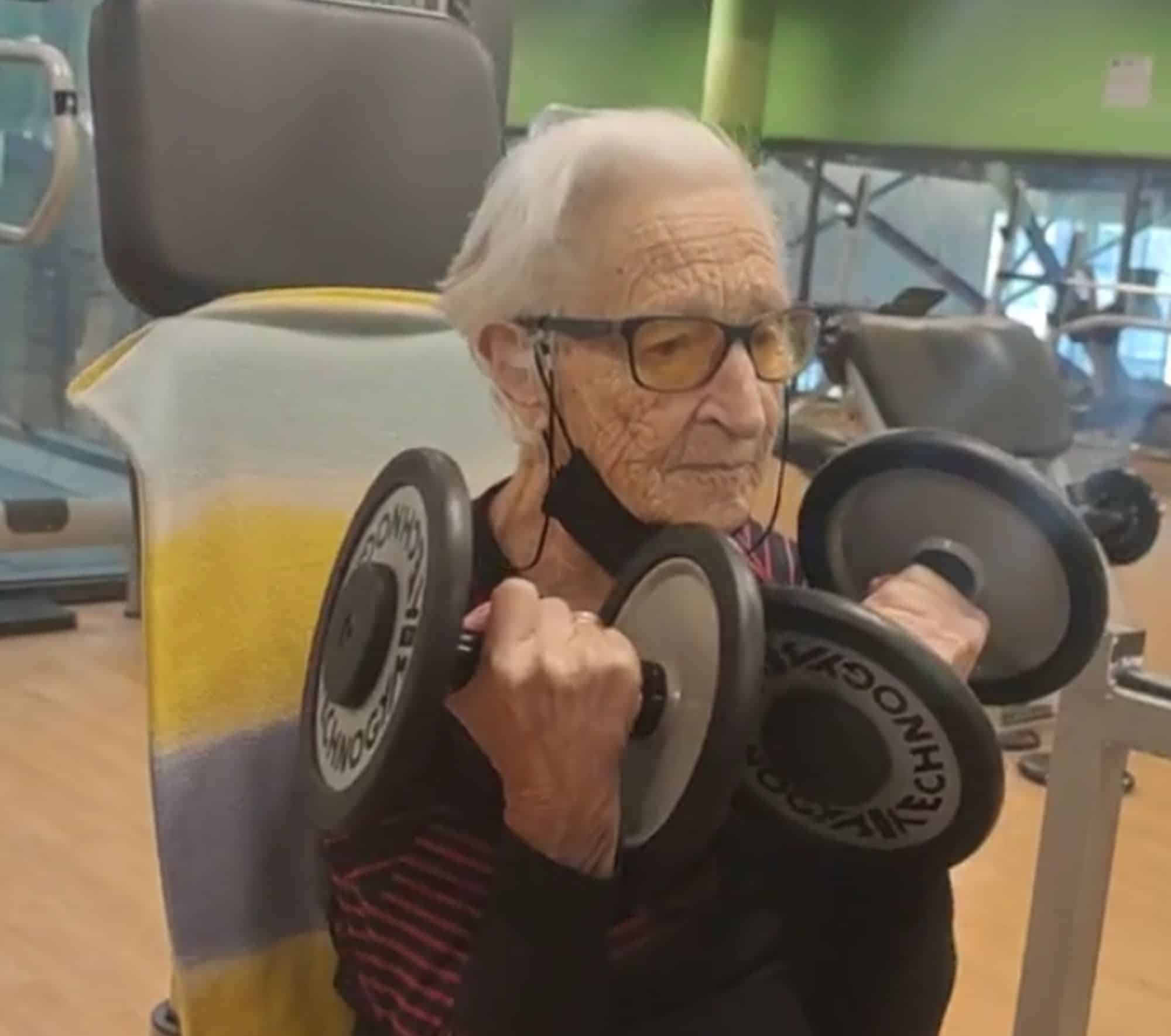 gimnasio in axi lasa centenaria