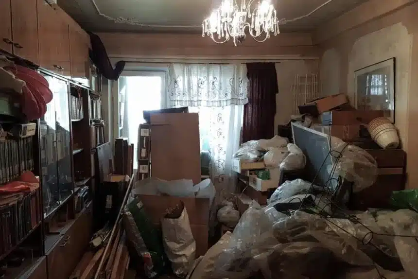 70χρονη έχει μονίμως ακατάστατο το σπίτι της: «Νομίζουν ότι είμαι τεμπέλα και βρώμικη» – Σε ποια σοβαρή πάθηση οφείλεται αυτό; 4 hoarding 860x574 1