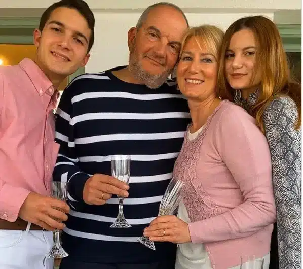 karamanlhs oikogeneia birthday.png