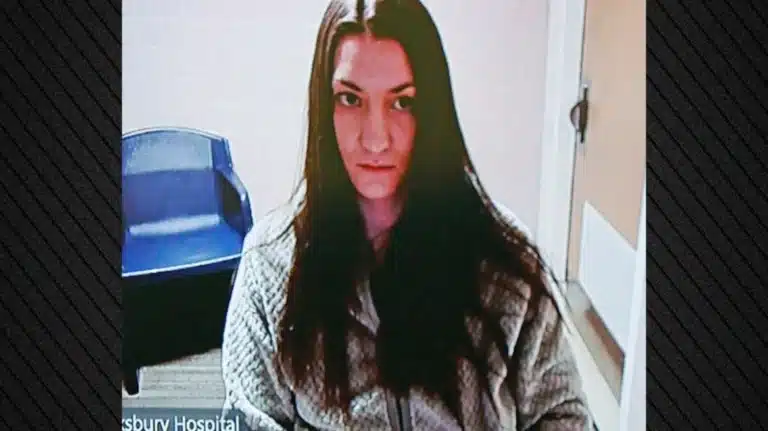 Φρικτή υπόθεση στη Μασαχουσέτη: Έστειλε τον σύζυγό της για φαγητό, έπνιξε τα παιδιά της με λάστιχα γυμναστικής και πήδηξε στο κενό