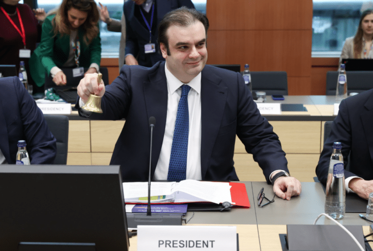Σαφές μήνυμα Πιερρακάκη για Γροιλανδία και δασμολογικές απειλές