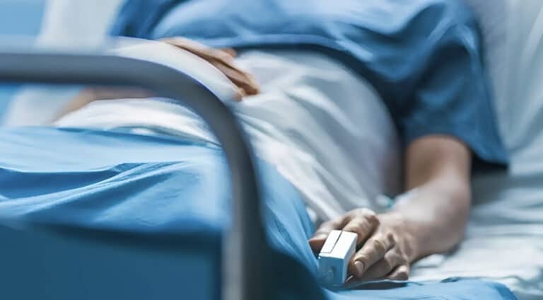 «Έβγαλε φουσκάλες στο σώμα και πέθανε από πολυοργανική ανεπάρκεια στον Παναμά», λέει συνταξιδιώτισσα της συμβολαιογράφου από την Κεφαλονιά