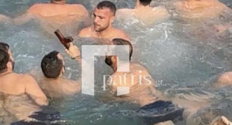 Απρόοπτο σε αγιασμό των υδάτων – Έσπασαν τον Τίμιο Σταυρό