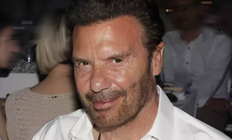 Στράτος Τζώρτζογλου: «Μου έχει συμβεί να έρχονται στο θέατρο για να δουν τα οπίσθıά μου και όχι την ερμηνεία μου»