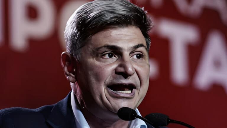 Νικόλας Φαραντούρης: Διεγράφη από τον ΣΥΡΙΖΑ μετά τις δηλώσεις για το κόμμα Καρυστιανού