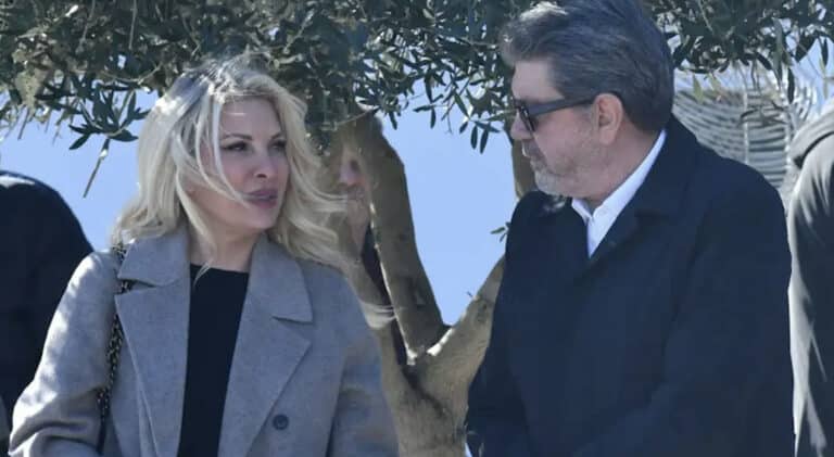 Κηδεία Γιώργου Παπαδάκη: Αγκαζέ Ελένη Μενεγάκη και Γιάννης Λάτσιος στο τελευταίο αντίο