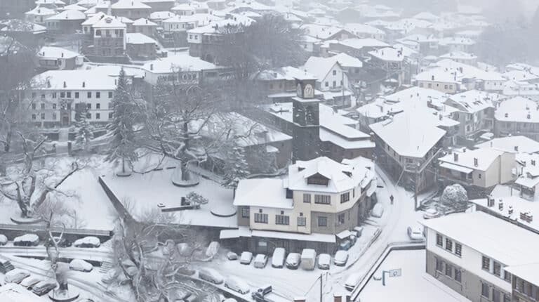 Έρχεται πολικό ψύχος από την Κυριακή – Χιόνια και στα πεδινά τη Δευτέρα – Πού θα το στρώσει