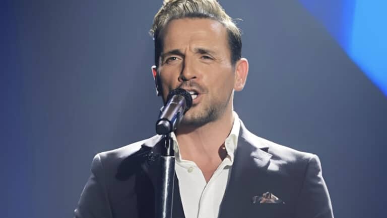 Νίκος Βέρτης: Η σπάνια δημόσια εμφάνιση με τη σύντροφό του στον Γιώργο Μαζωνάκη