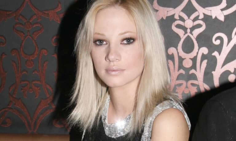 Η Τζούλια Αλεξανδράτου σε καλεί να δεις σπάνιο βίντεο