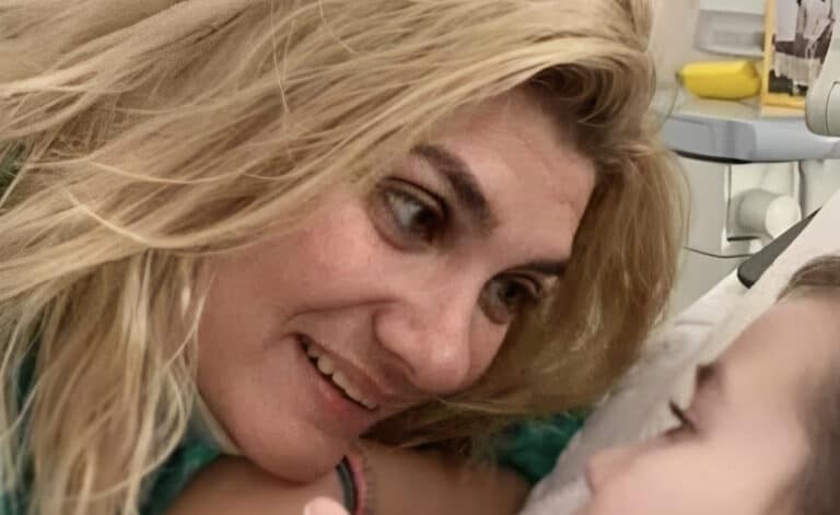 Aγνώριστη, σκιά… του εαυτού της με σκούρο μαλλί και στο λαιμό της να κρέμονται αυτά τα 4 πράγματα: Έφτασε στο Εφετείο η Πισπιρίγκου – Σοκάρει η νέα της εικόνα