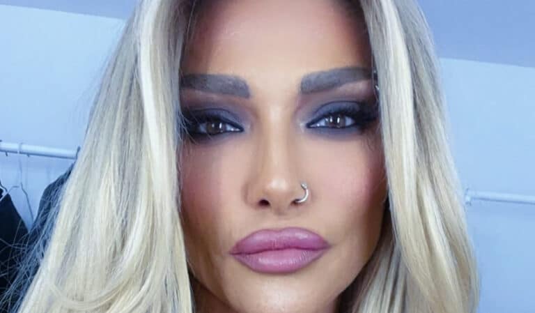 Πασίγνωστη Ελληνίδα τραγουδίστρια μεταμορφώθηκε και έγινε αγνώριστη