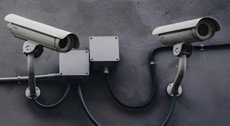 Κάμερα στο σπίτι; Δείτε γιατί κινδυνεύετε με πρόστιμο και φυλάκιση