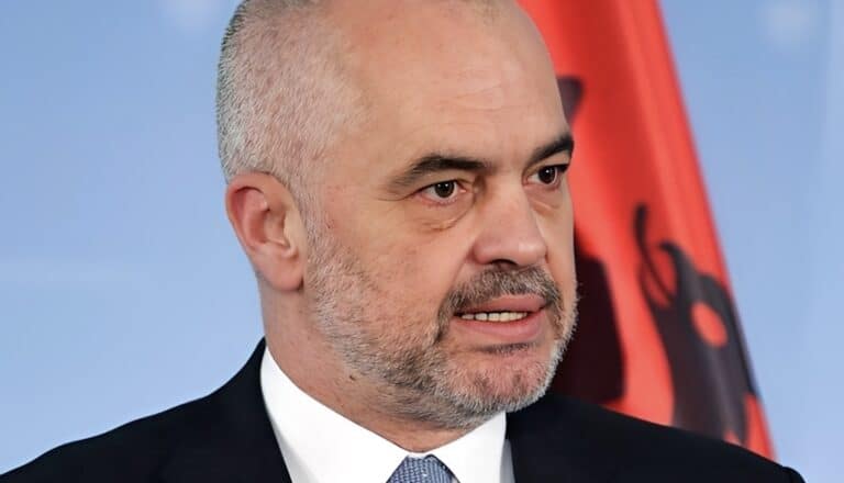 Εντι Ράμα: «Οι Έλληνες νομίζουν ότι είναι κληρονόμοι του Πλάτωνα και του Αριστοτέλη»