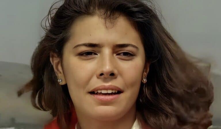 Ο φόνος του συζύγου της από την 17 Νοέμβρη – Η απομόνωση της στο σπίτι – Ο ρόλος που την έκανε γνωστή