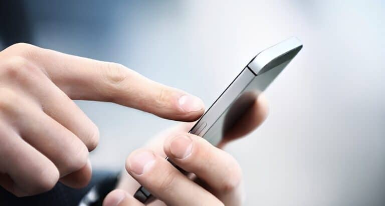 Χαρτζιλίκι μέσω IRIS: Τι πρέπει να κάνουν γονείς και παιδιά για να γλιτώσουν φόρους