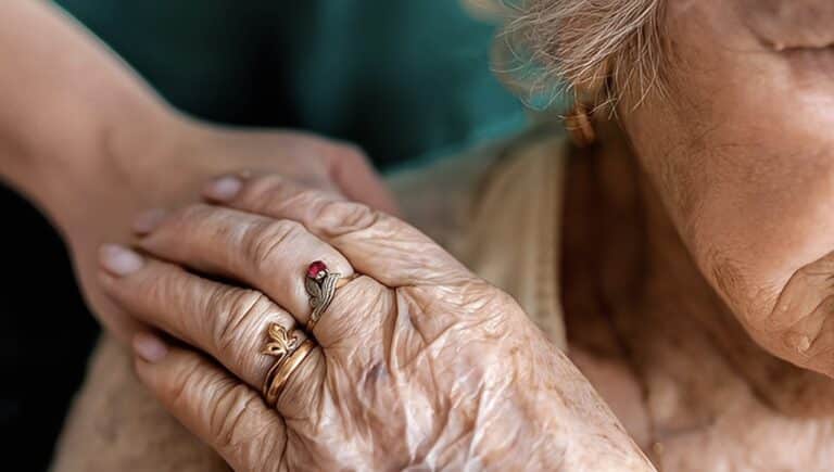 Ανοϊκός γονιός: Πώς πρέπει να φερόμαστε στους ανθρώπους με άνοια