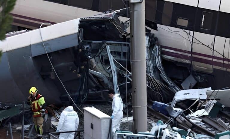 Ισπανία: Πώς έγινε το πολύνεκρο δυστύχημα με τα τρένα που εκτροχιάστηκαν, η μοιραία αλυσίδα γεγονότων