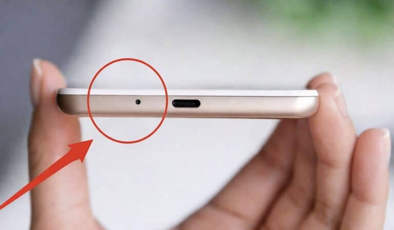 Η μικρή στρογγυλή τρύπα στο τηλέφωνο έχει μια πολύ σημαντική λειτουργία